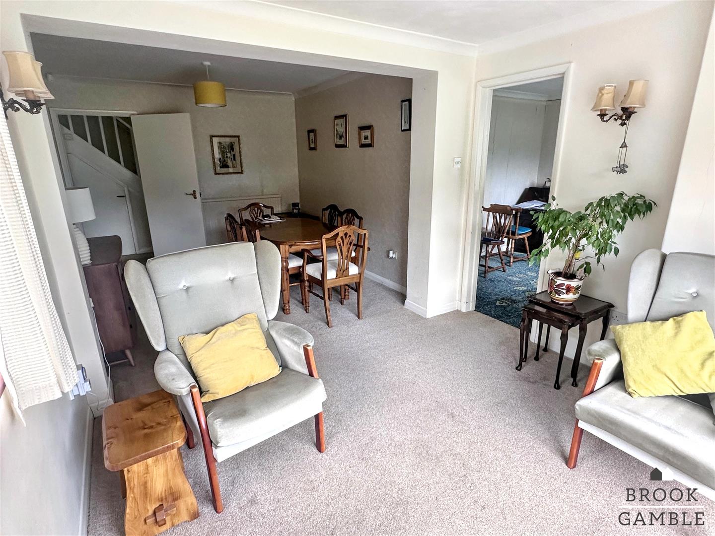 2 Bedroom House. Babylon Way in Eastbourne, 11